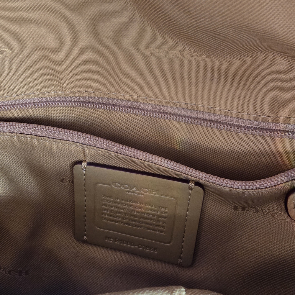 Coach White Embossed Leather Shoulder Bag - Picture 6 of 8